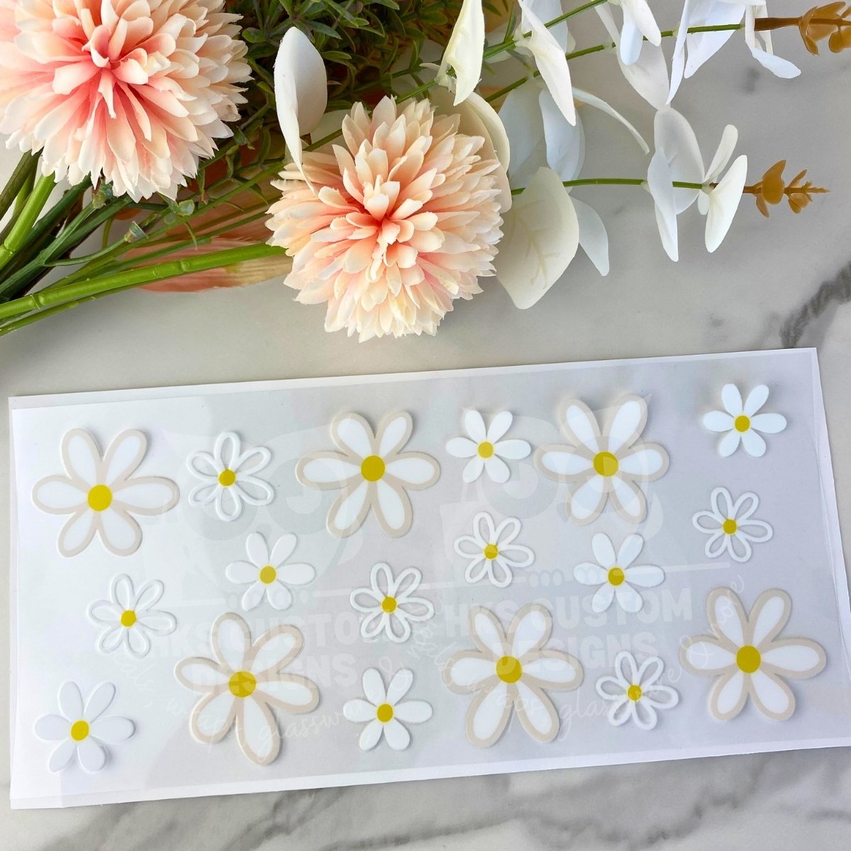 Beige and White Daisies | 16 oz UV DTF Wrap