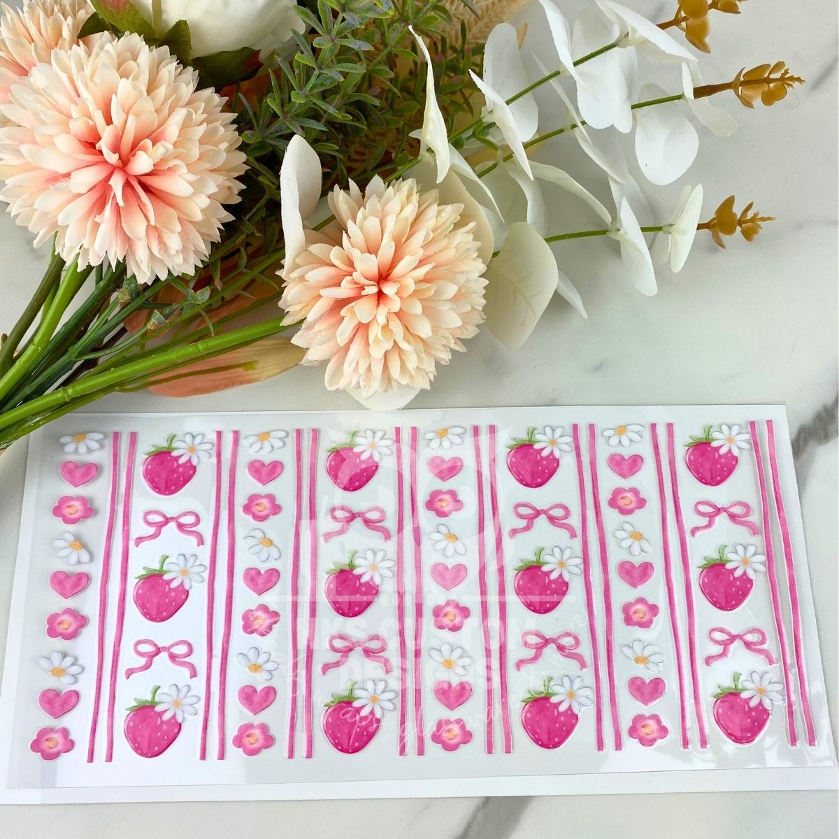 Strawberry Bows and Daisies | 16 oz UV DTF Wrap